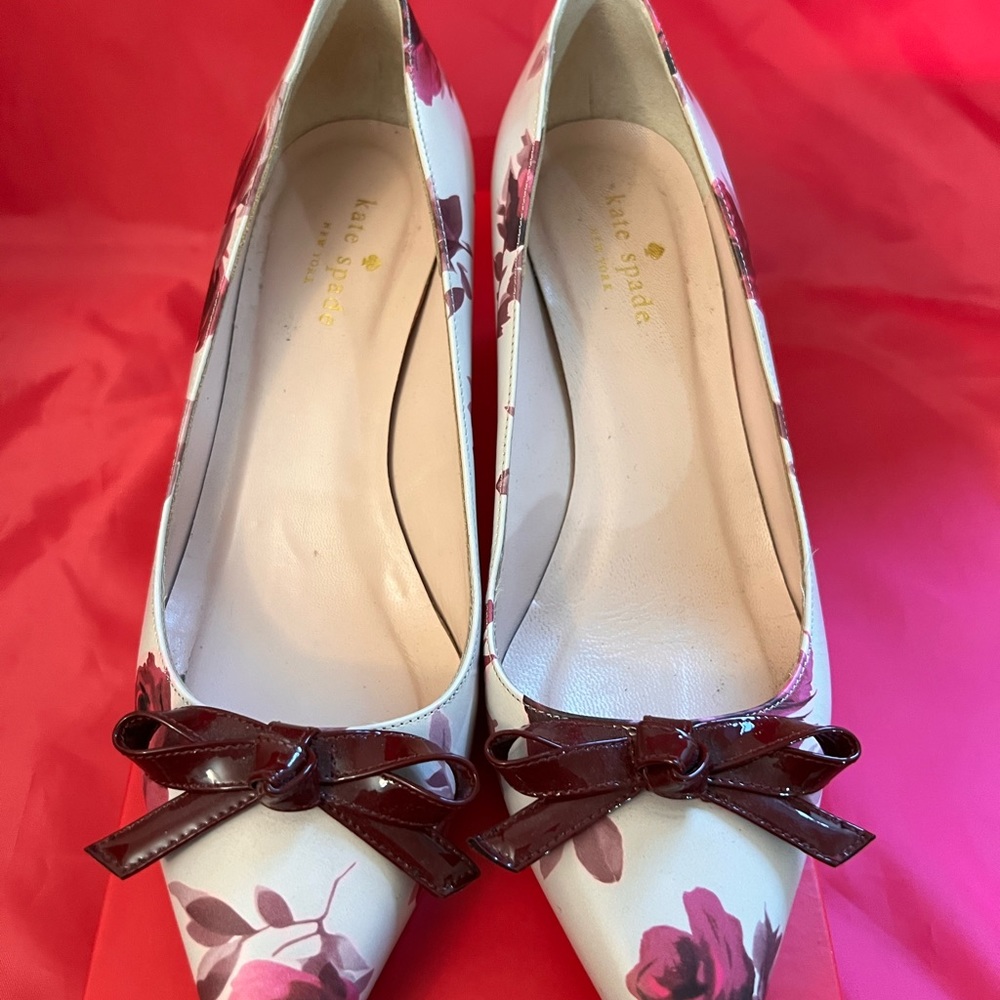 Kate spade Italian leather heels with patent bow, only wore 1 time!